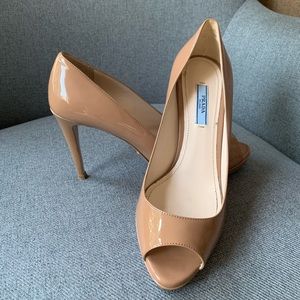 🎁SALE🎁 Prada Patent Leather open-toe pumps